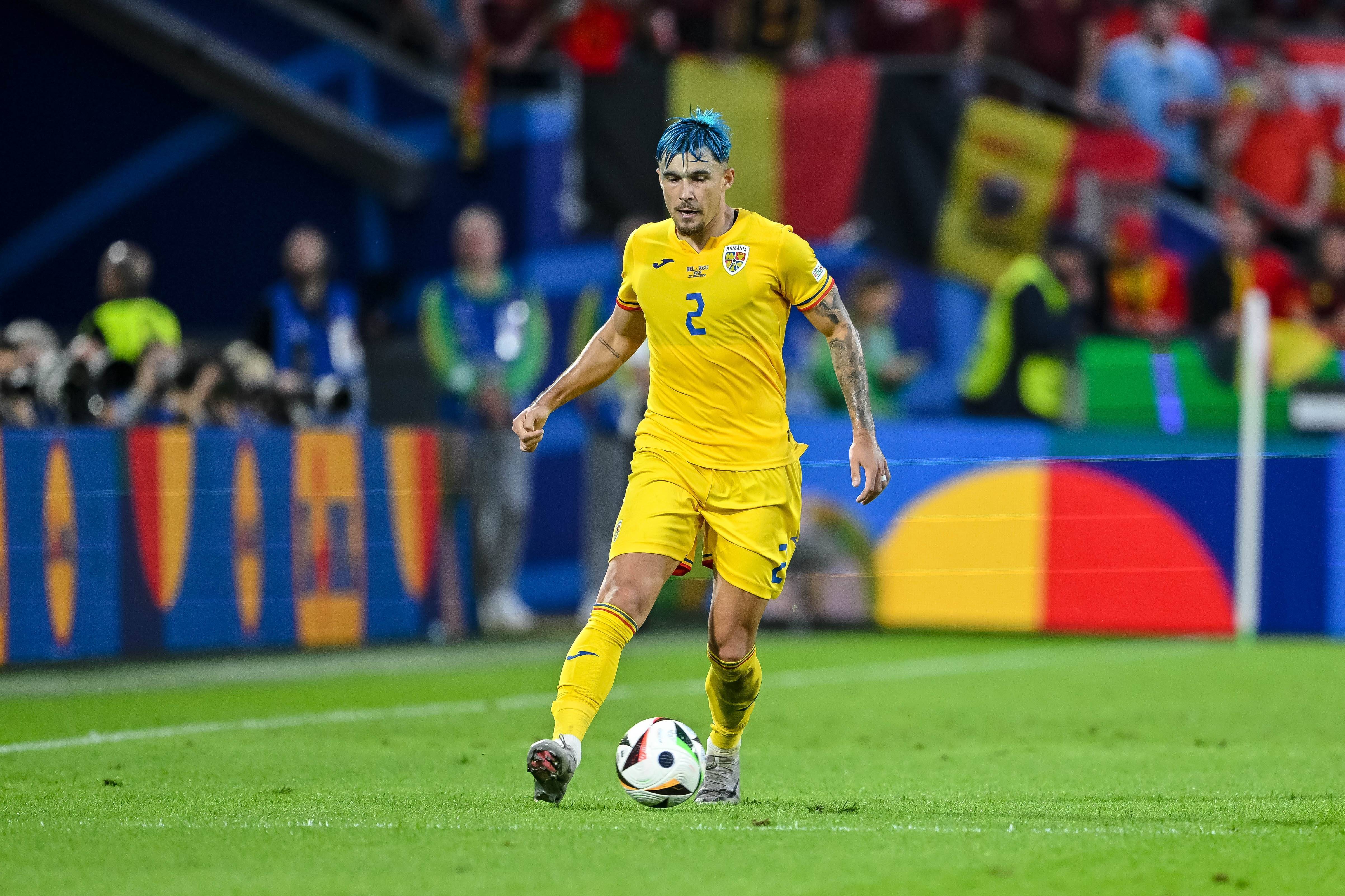 荷兰国家队遭遇惨败,无缘足球冠军