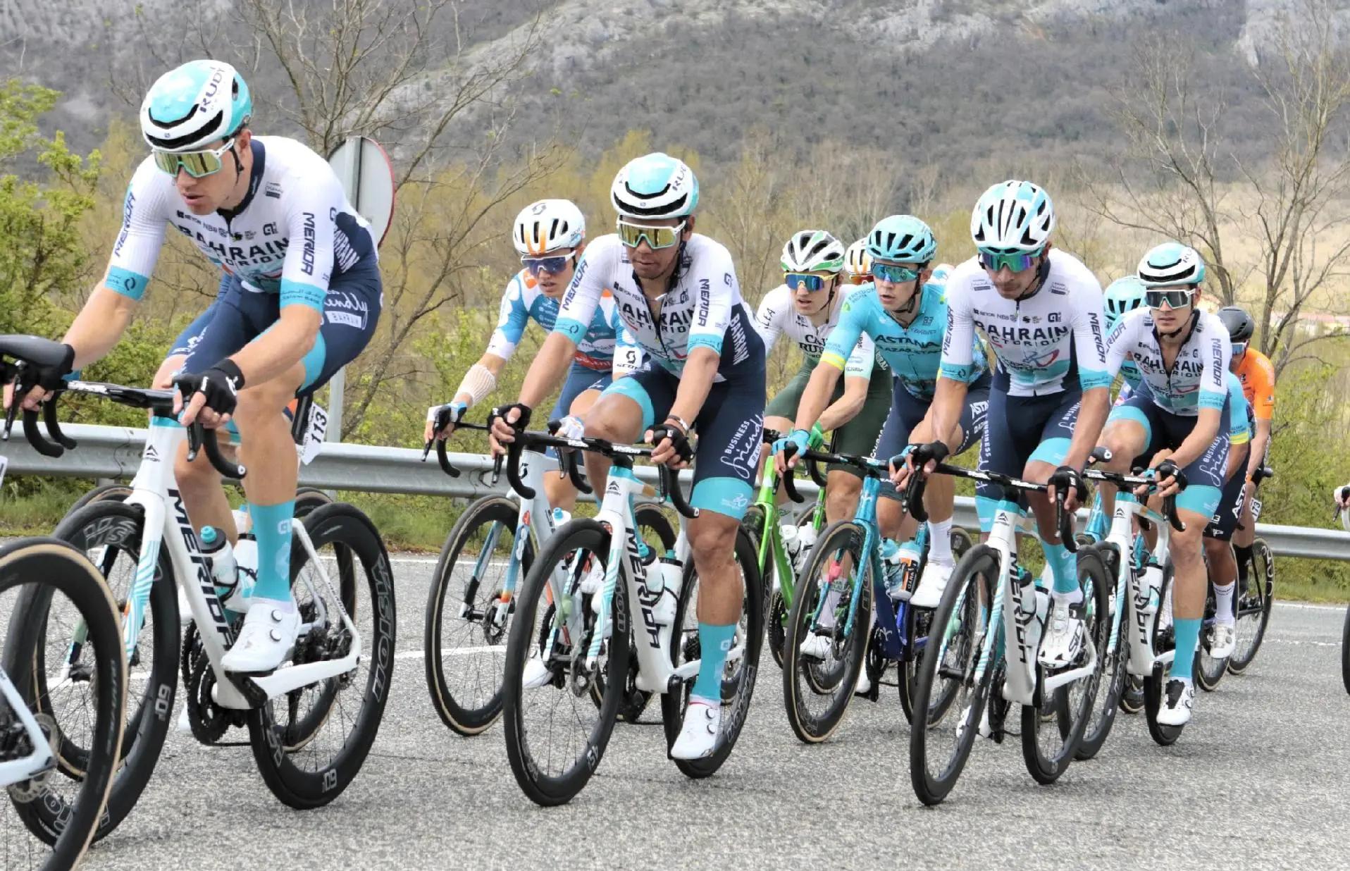 拉脱维亚选手在自行车赛事中登上领奖台