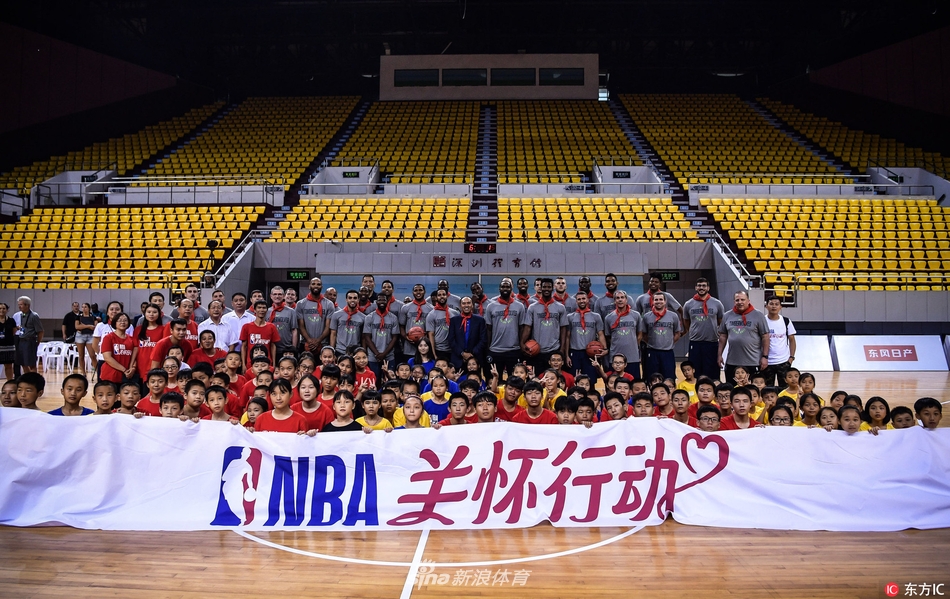 美职篮球员加入慈善活动支持社区