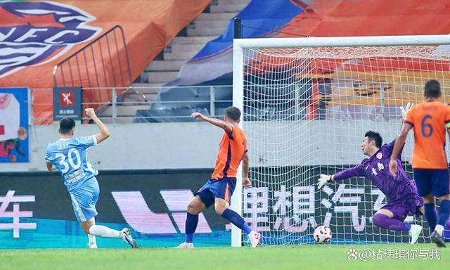 爱游戏app下载-表现出色！球员力挽狂澜带领球队取胜