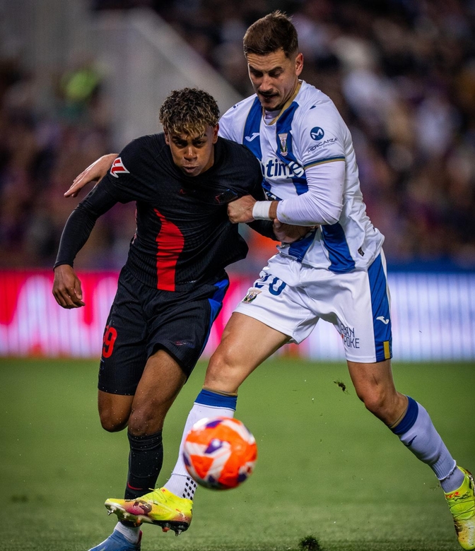 沃尔夫斯堡防守漏洞频现，主帅施压球员的简单介绍