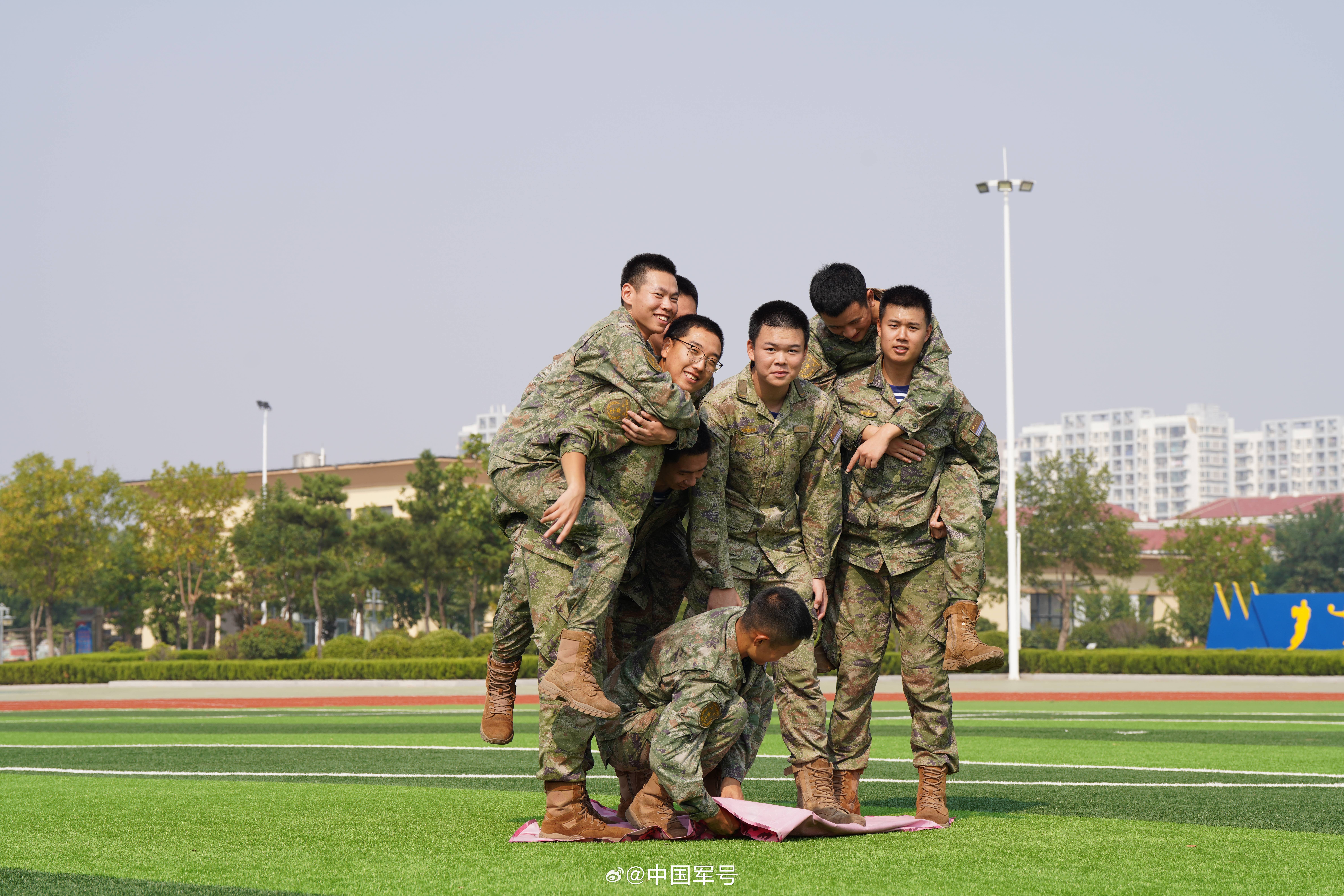 爱游戏-教练组布置新战术，球队备战迎战