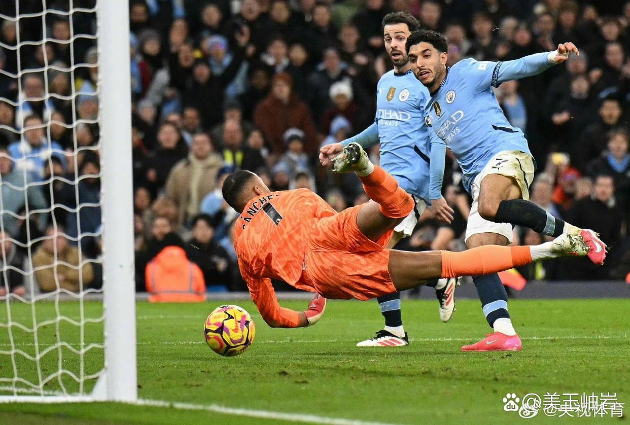 关于曼城中场表现亮眼备战英超新赛季的信息