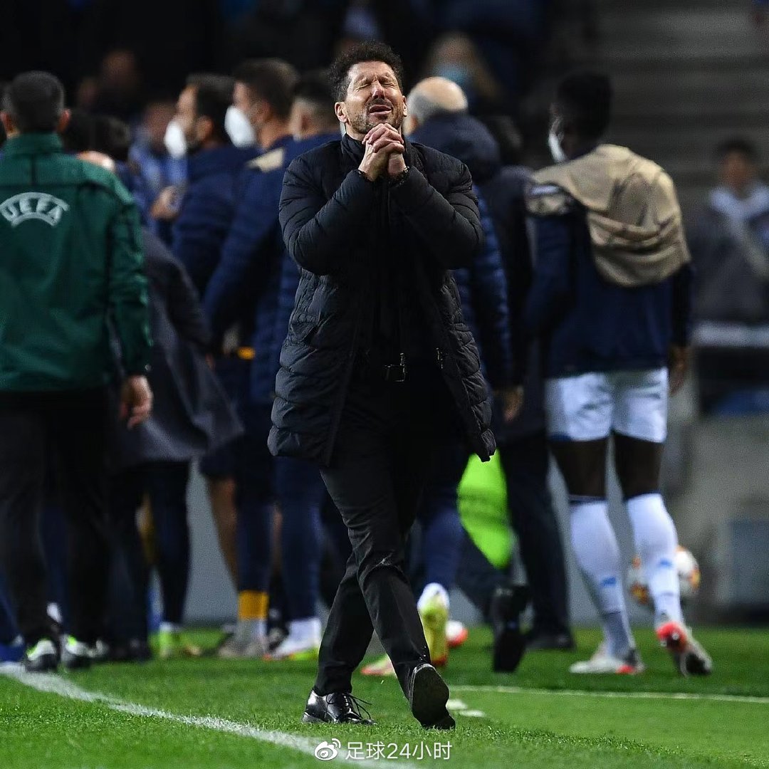 荷兰队首轮胜利实现小组突围