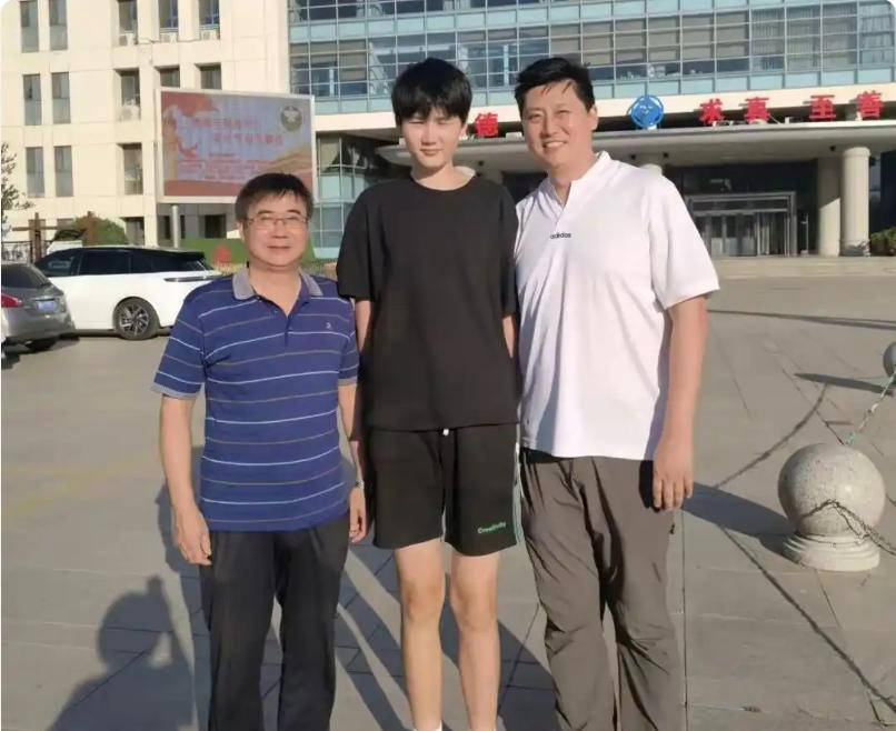 包含新秀选手获冠军殊荣，崭露头角的词条