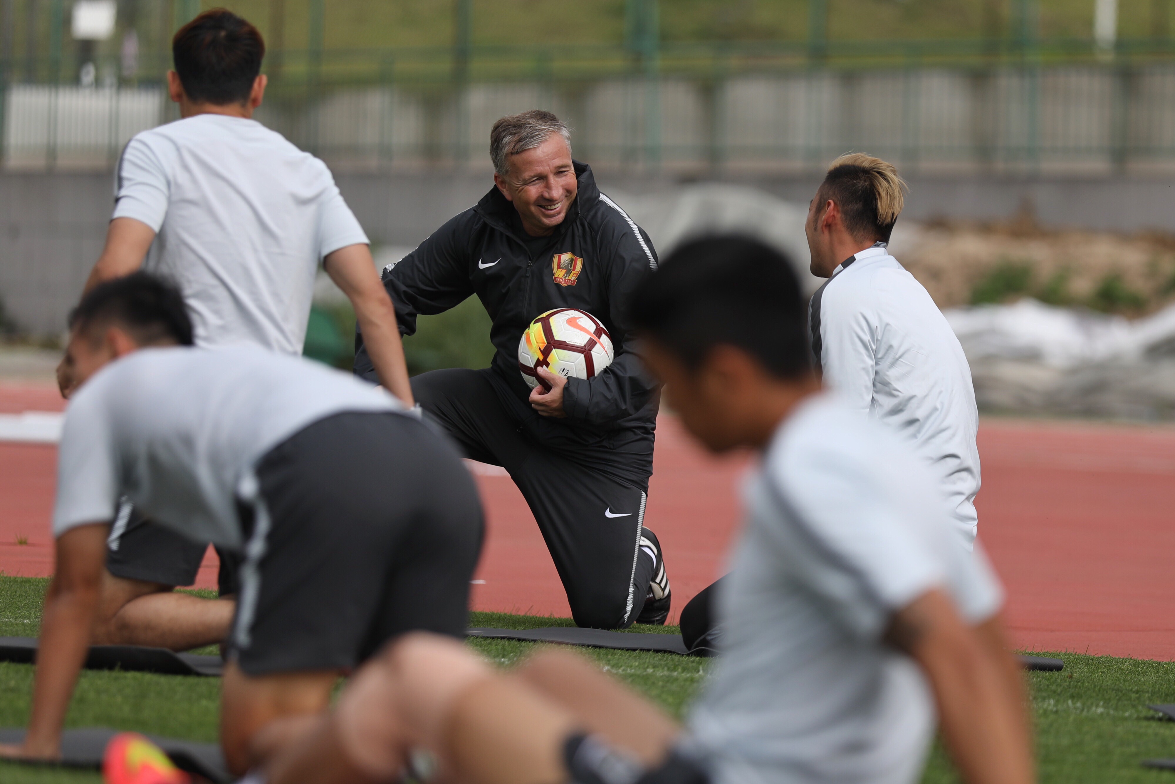 贵州恒丰智诚球员奋勇直前，为荣誉誓死拼搏的简单介绍