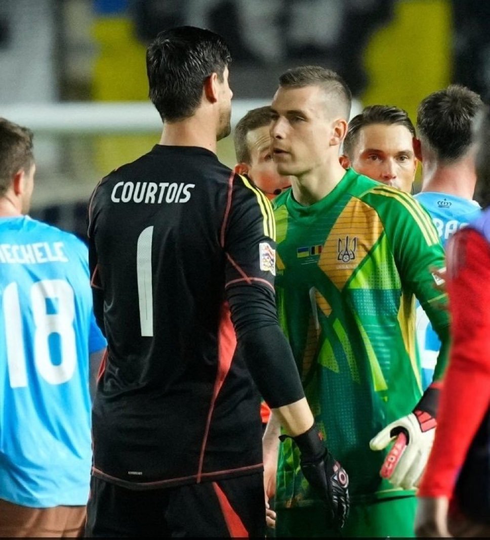 爱游戏官方登录入口-关于欧冠小组赛首轮战局激烈，国家队险胜对手斩获关键胜利的信息