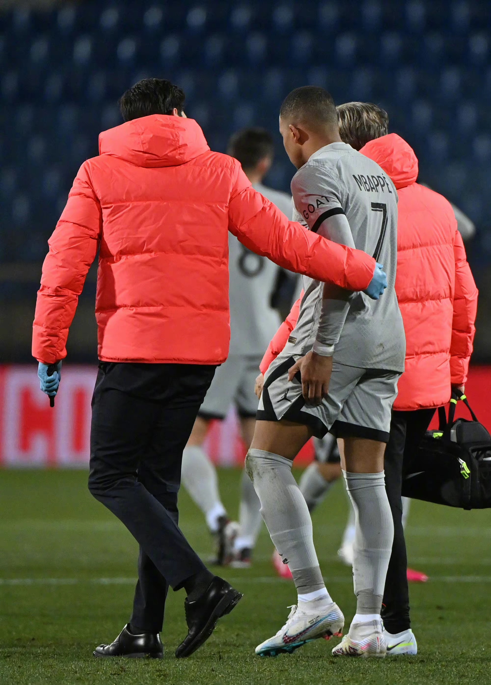 拜仁遇强分轻，主场失利欧冠无缘的简单介绍