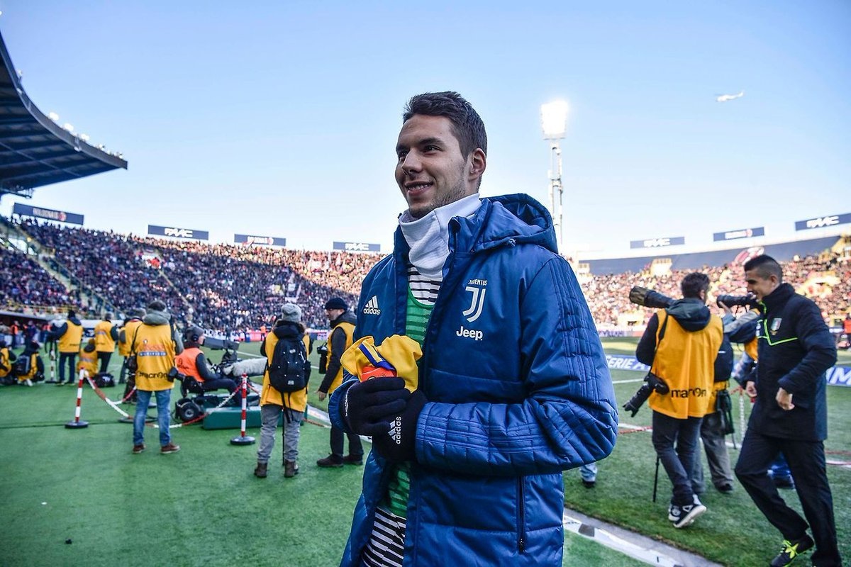 沙尔克新引援亮相，球队实力得到极大提升的简单介绍