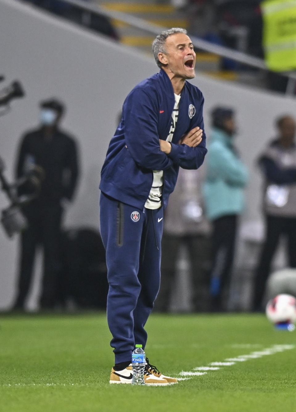 巴黎圣日耳曼主帅因战绩不佳受到批评的简单介绍