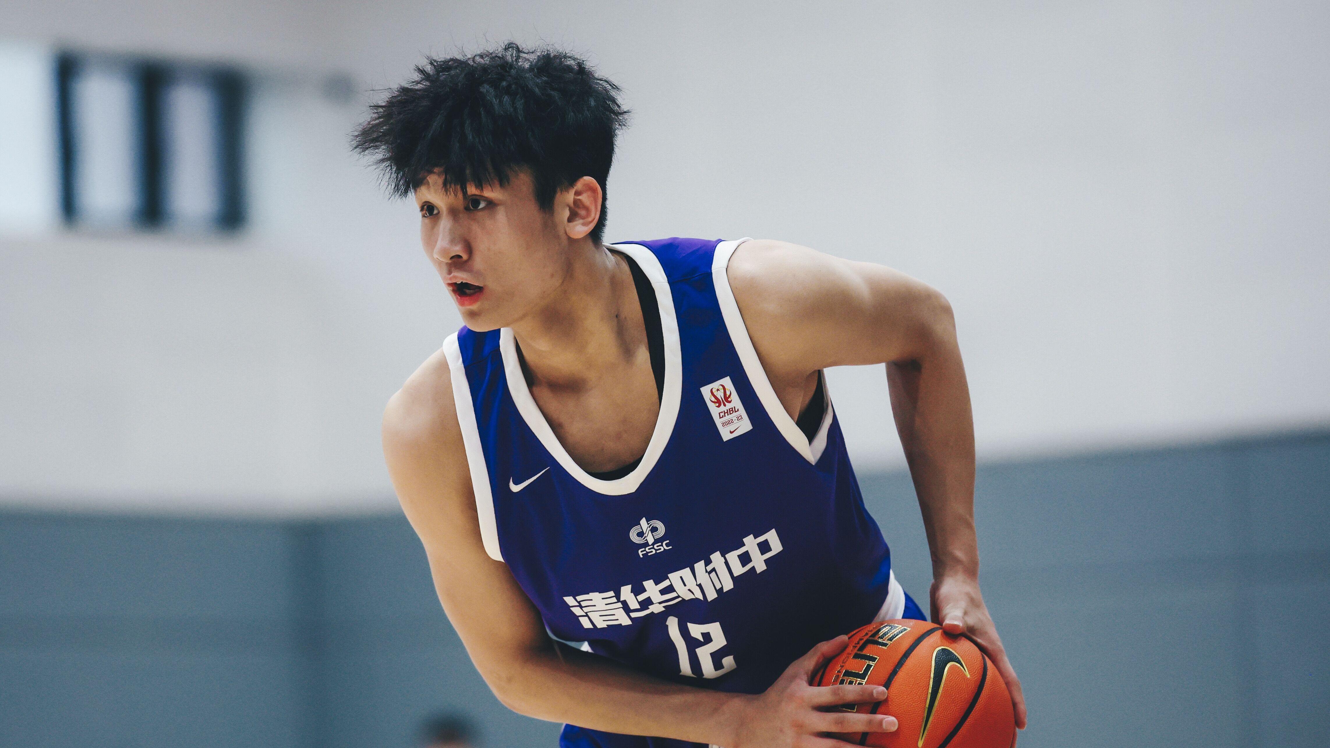 爱游戏官方登录入口-篮球新秀以高水平表现引起球队注意