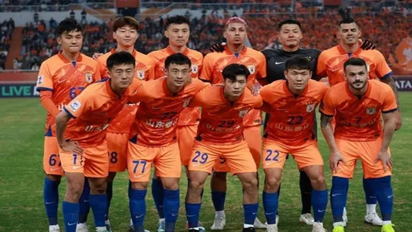 球队全力备战决赛，冠军悬念引人关注