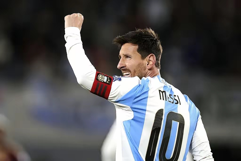 爱游戏-梅西创造奇迹再次助队取胜，巴萨实力升级